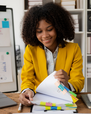 Compliance: Happy Employee with simplified paperwork